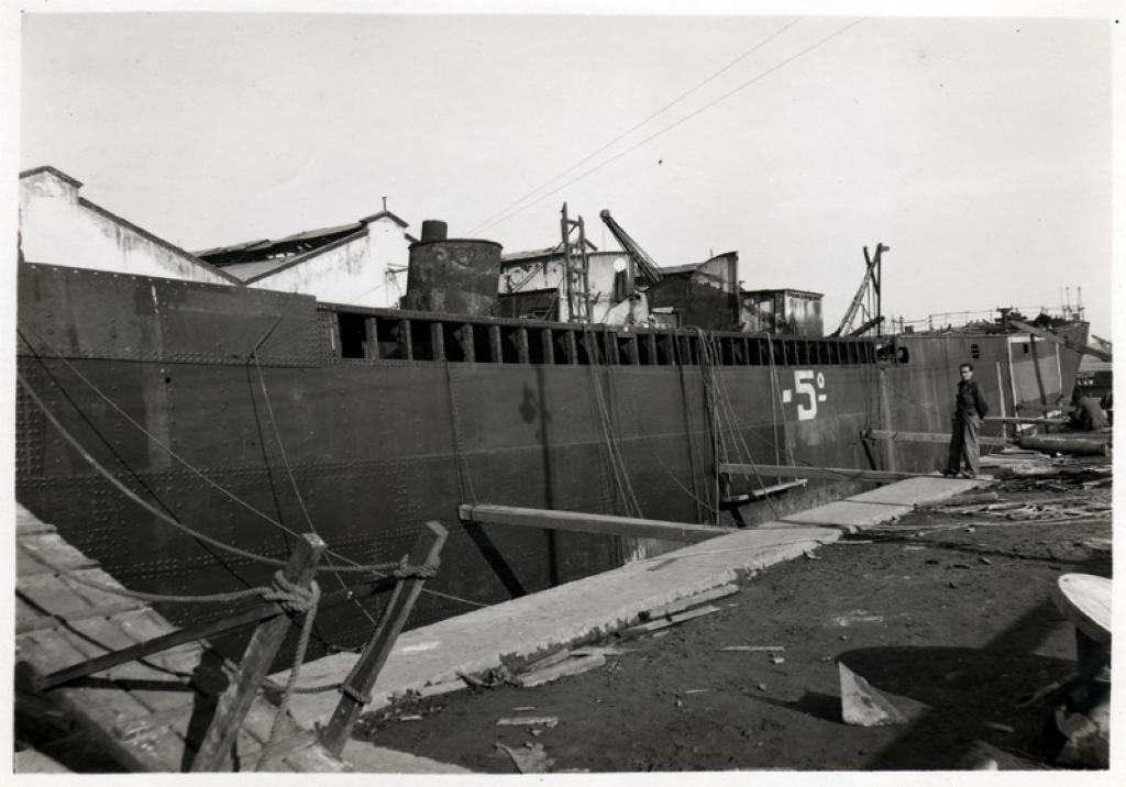 1943
